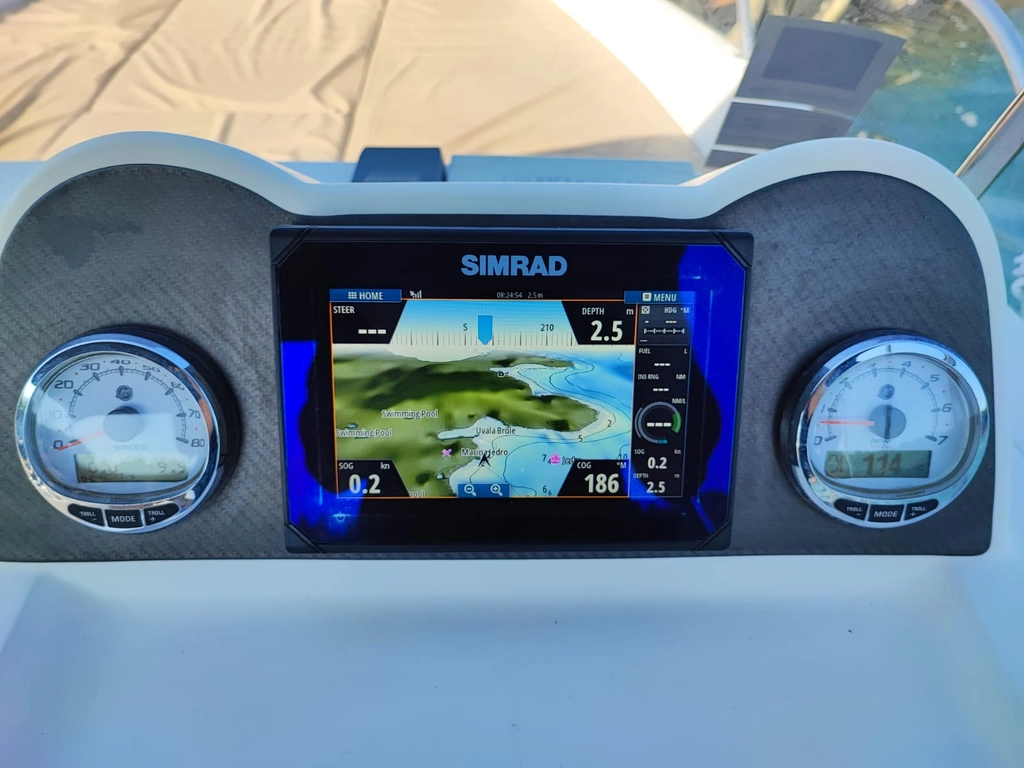 Quicksilver 675 activ 150HP - picture 7